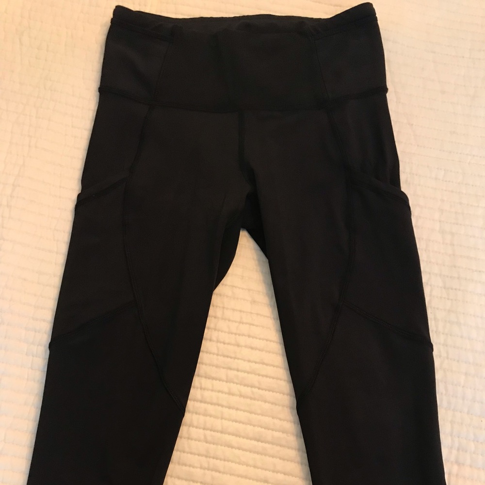 🖤EUC lululemon below knee crops